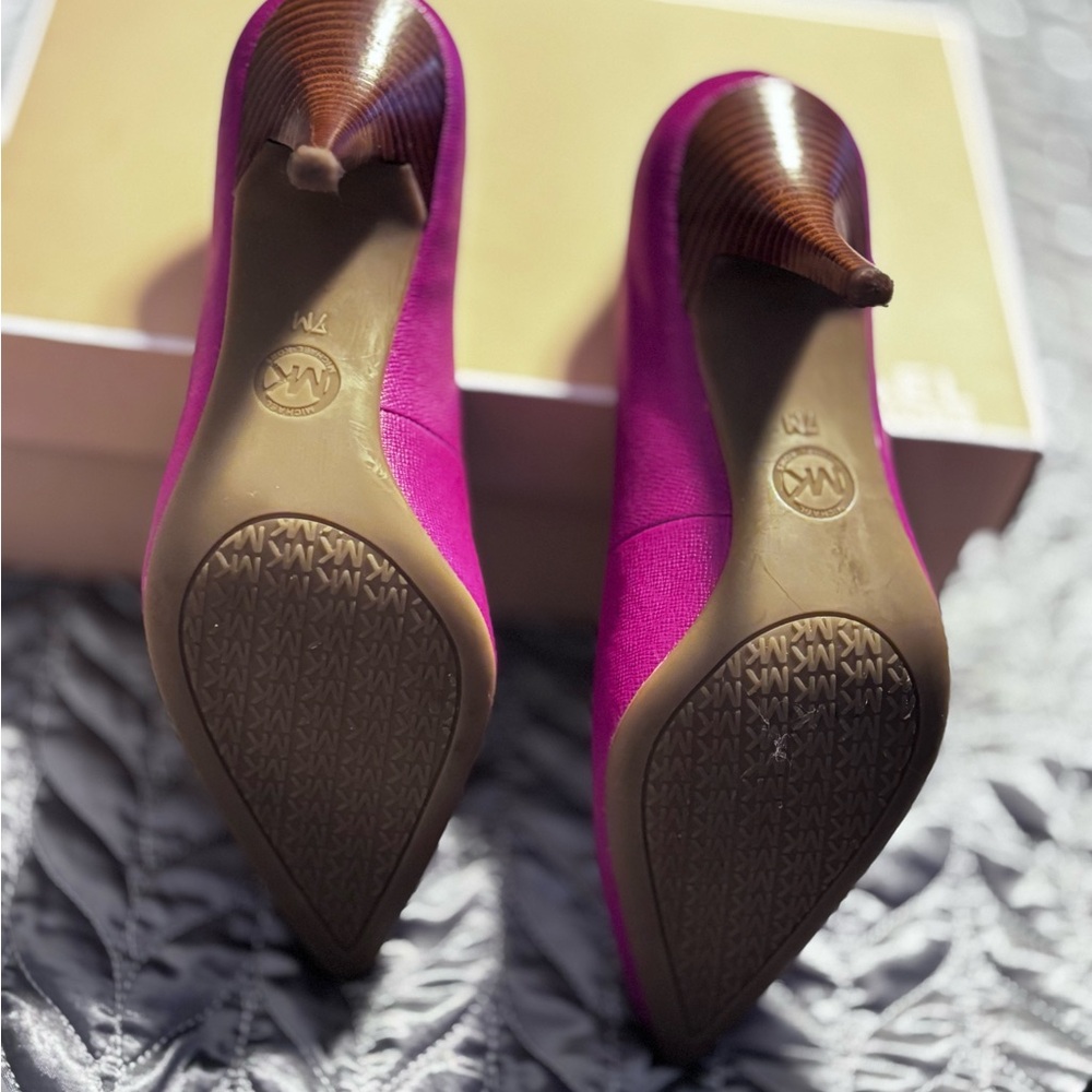 Michael Kors Fuschia heels size 7M - Picture 5 of 7